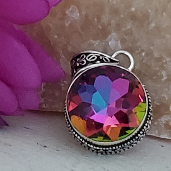 Jewelry - 💜 MYSTIC TOPAZ PENDANT